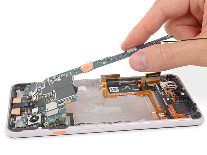 Google Pixel 3 。（圖翻攝自iFixit)