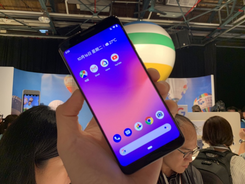 Google 首度在台開賣第三代旗艦機 Pixel 3、3 XL，發表會公布台灣售價、開放官網預購，並宣佈繁中版的Google語音助理正式上線。（圖／記者黃敬淳攝）