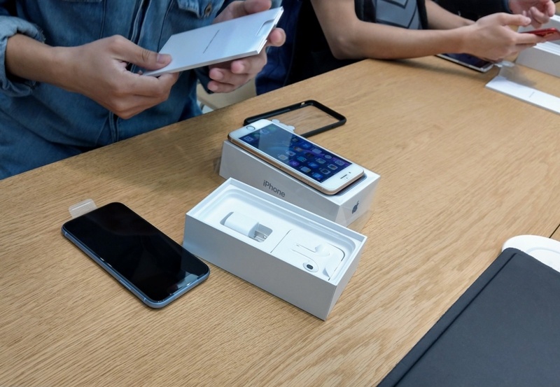 iPhone XR 登台開賣（圖片來源／記者劉惠琴攝）