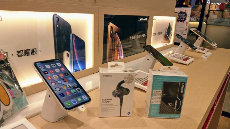 iPhone XR 登台開賣（圖片來源／記者劉惠琴攝）