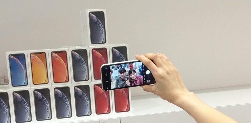 iPhone XR 登台開賣（圖片來源／記者劉惠琴攝）