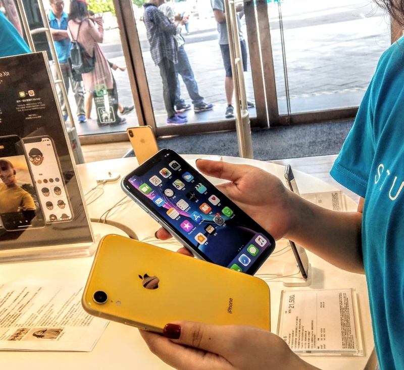 iPhone XR 登台開賣（圖片來源／記者劉惠琴攝）