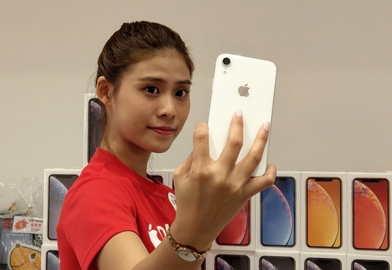 iPhone XR 登台開賣（圖片來源／記者劉惠琴攝）