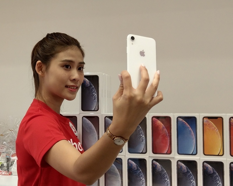 iPhone XR 登台開賣（圖片來源／記者劉惠琴攝）