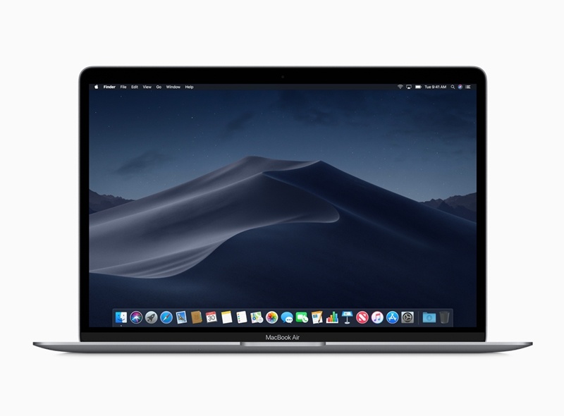  MacBook Air 搭載第八代英爾Core i5處理器、薄度僅1.56公分、重僅1.25 公斤。（圖片來源／蘋果提供）