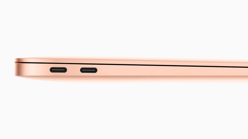  MacBook Air 搭載第八代英爾Core i5處理器、薄度僅1.56公分、重僅1.25 公斤。（圖片來源／蘋果提供）
