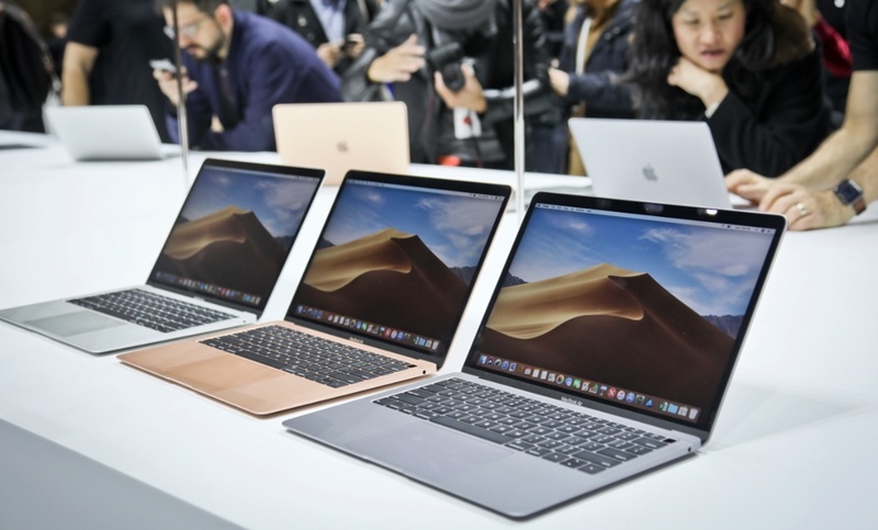 MacBook Air 搭載第八代英爾Core i5處理器、薄度僅1.56公分、重僅1.25 公斤。（圖片來源／美聯社）