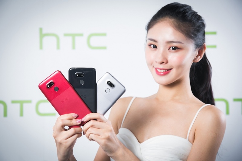 宏達電2019年推出第一款新機為主打入門平價的 HTC Desire 12s，機身有銀、黑、紅三種顏色可選。（圖片來源／HTC）
