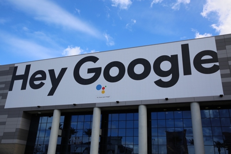和去年一樣，Hey Google的看板很醒目。（圖／記者黃敬淳攝）