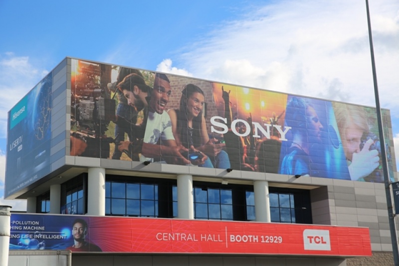 Sony場外宣傳看板。（圖／記者黃敬淳攝）