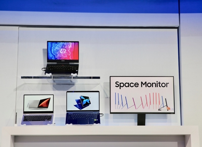 (右)Space Monitor可摺顯示器
(左)最新 NoteBook 系列