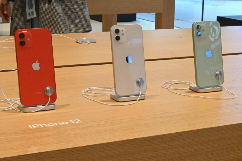 iPhone 12 全 9 種顏色直擊