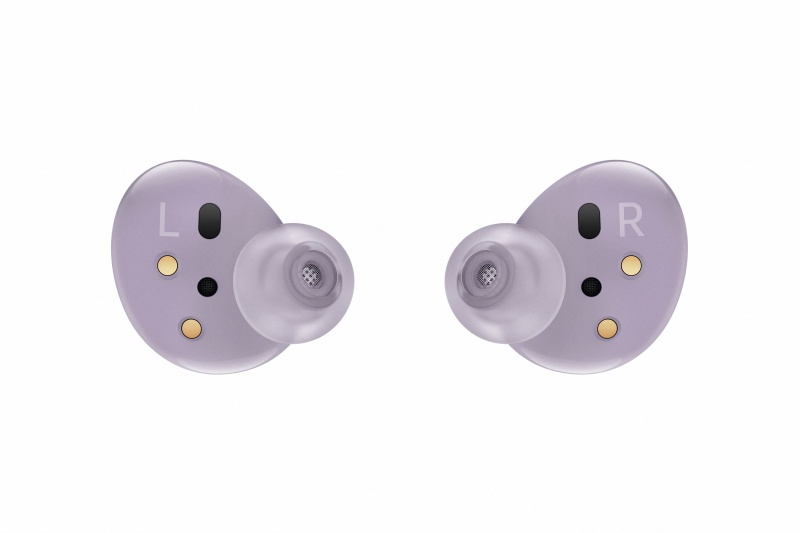 三星新款無線降噪耳機 Galaxy Buds 2，耳機本體 5 公克重，為該品牌旗下無線耳機系列之中最輕巧的。（圖／三星提供）