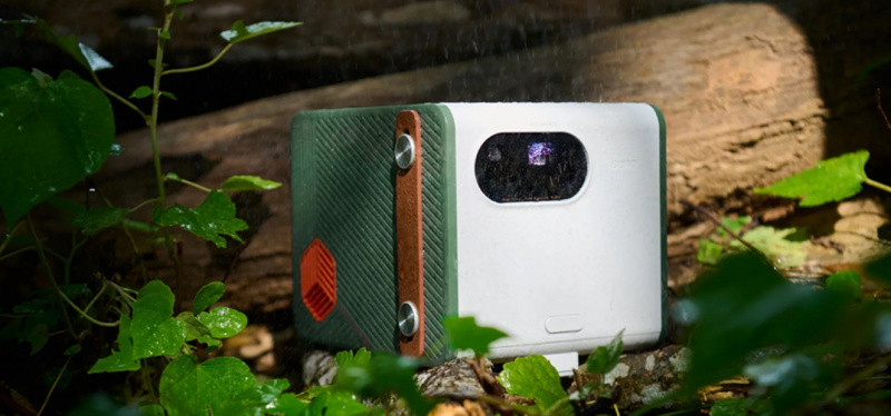 BenQ推出全新一代的LED行動露營投影機GS50，內建 2.1 聲道20瓦喇叭。（圖／BenQ提供）
