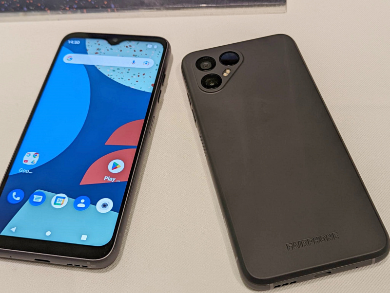Fairphone 4 全機採用零組件模組化的循環設計，並提供長達5年的零組件販售。（圖／記者劉惠琴攝）（圖／記者劉惠琴攝）