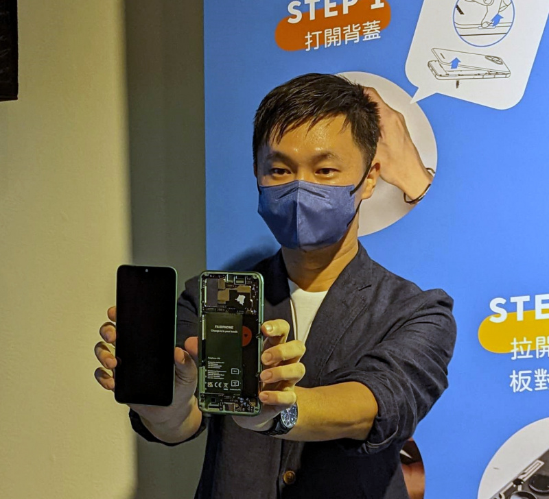 Fairphone 4九大模組化零件可自行更換，全機僅透過單一款式螺絲串接，支援IP54防塵防水。（圖／記者劉惠琴攝）