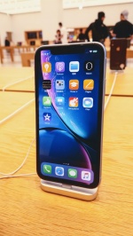iPhone XR 登台開賣（圖片來源／記者劉惠琴攝）