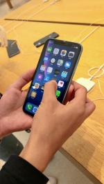 iPhone XR 登台開賣（圖片來源／記者劉惠琴攝）