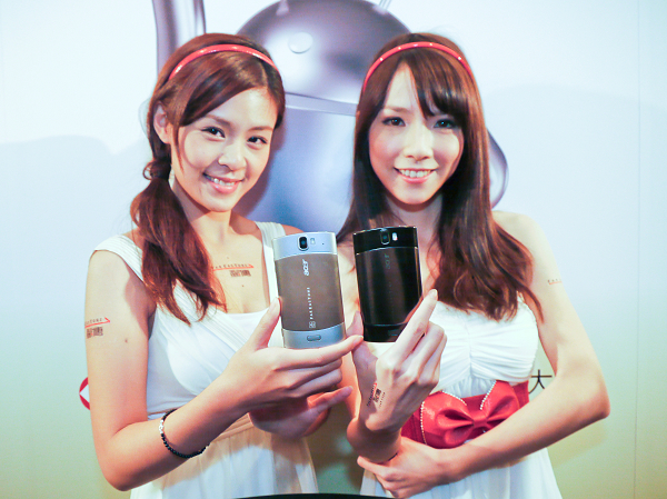 Android 來勢洶 Acer、 Moto 同日發新機搶市