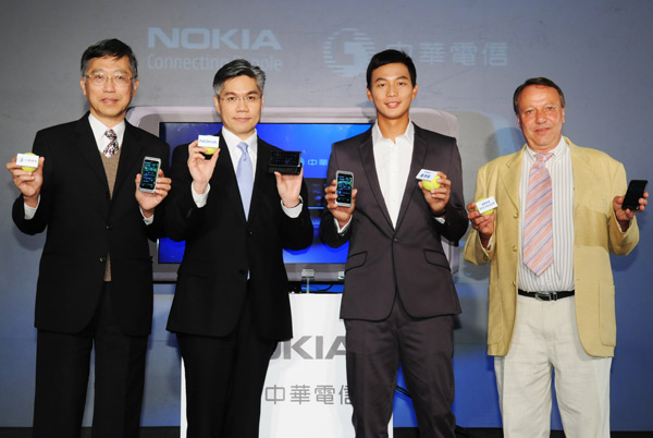 Nokia 發表四吋 AMOLED 超大螢幕 E7