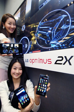 LG 發表多款全新旗艦級行動裝置及第一款 4G LTE 智慧型手機 - MWC 2011