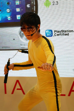 Sony Ericsson Xperia PLAY 引領手機走向行動遊戲新境界 - TGS 2011