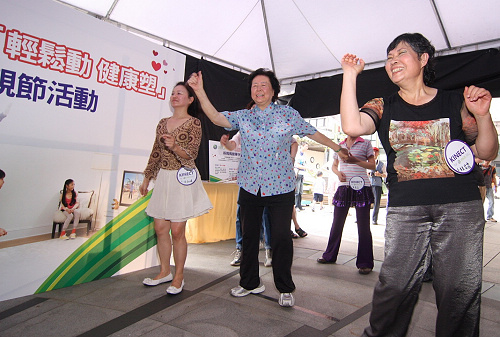 Xbox 360 祭出動感美麗的媽媽軍團 用健康歡慶母親節