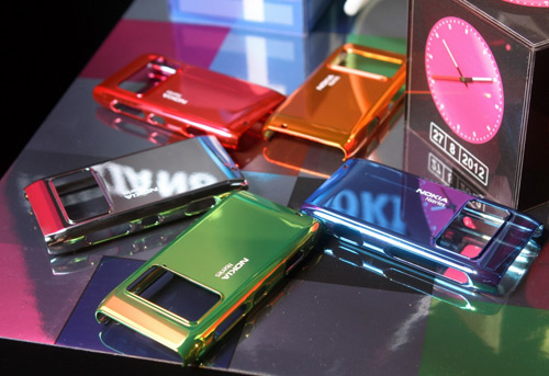 繽紛夏 Nokia N8 蜜桃首發 六款出色打造時尚
