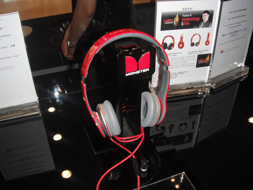 MONSTER、APPLE 與張惠妹跨界合作 推出製色 MONSTER "妹" 力魔聲簽名耳機