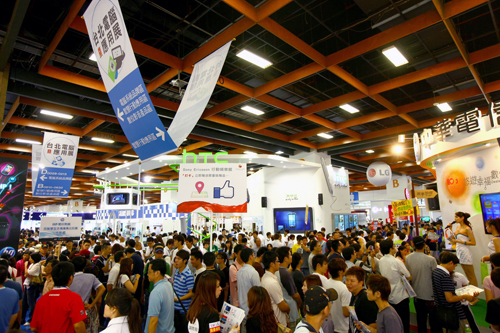 「2011 台北電腦應用展」熱鬧登場 資工彌與民眾相見歡!宏碁品牌日為王建民加油