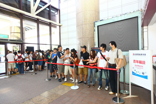 「2011 台北電腦應用展」熱鬧登場 資工彌與民眾相見歡!宏碁品牌日為王建民加油