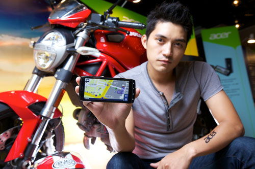 衛星導航、智慧型手機、行車記錄器三合一！Acer 發表 4.8  吋 Android 手機 ICONNIA Smart