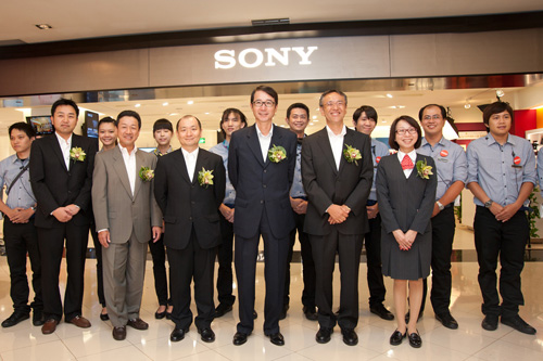 Sony 台中直營店開幕 納豆及袁艾菲擔任一日店長
