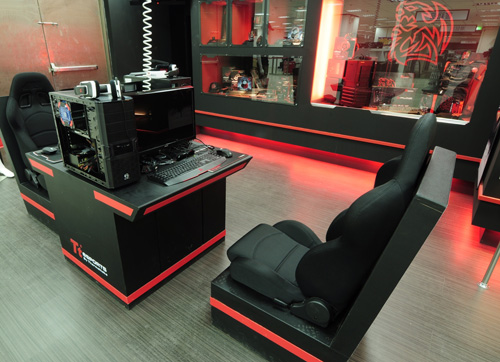 曜越 Tt eSPORTS‧彩虹 3C 聯手出擊 , 齊心打造全方位的電子競技殿堂