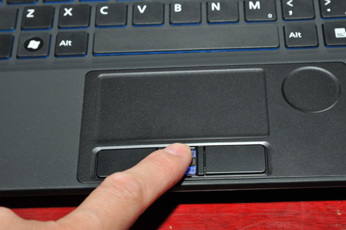 富士通發表超輕薄 LIFEBOOK SH771