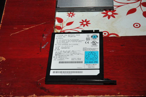 富士通發表超輕薄 LIFEBOOK SH771
