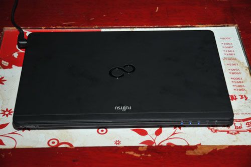 富士通發表超輕薄 LIFEBOOK SH771