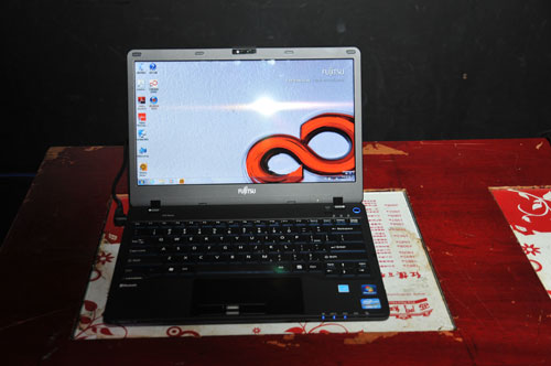 富士通發表超輕薄 LIFEBOOK SH771