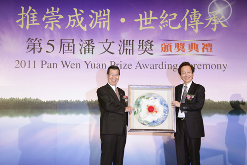 華碩董事長施崇棠獲第五屆潘文淵獎最高榮耀