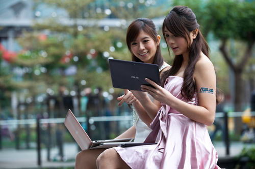 華碩連結世界零時差 至尊變形平板、ZENBOOK 玫瑰金版展現雲端行動力