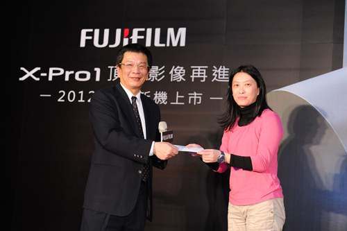 富士發表新機 X-Pro1