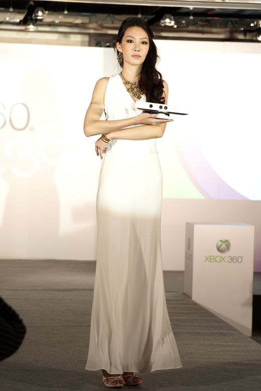 Xbox 360 Kinect 冰晶白、星際大戰 限量出擊