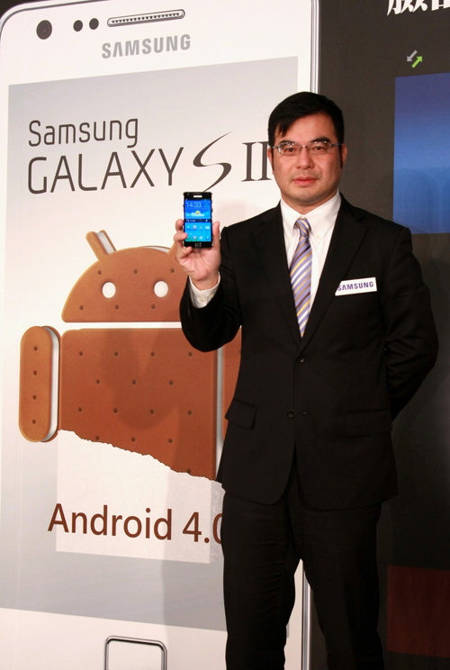 台灣三星電子行動通訊部總經理杜偉昱揭示 Samsung  GALAXY S II 於 3/20 起開始升級 Android 4.0