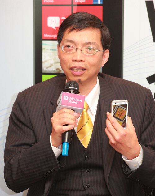 永慶房屋集團資訊處協理陳澤維，分享 Windows Phone 內建 Office 文件編輯功能，讓企業員工可以隨時隨地用手機辦公事、變成高效率行動工作者！