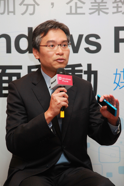 華寶通訊平台中心資深副總經理彭聖華，分享使用 Windows Phone 平台進行公司簽核系統 App 化，可大幅提升內部行政流程效率！