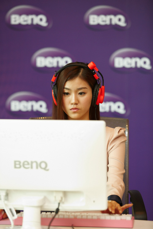 BenQ 電競螢幕與電競冠軍女神金佳映.