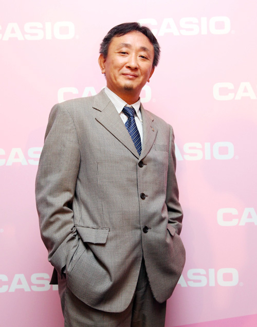 日本卡西歐計算機株式會社營業本部戰略統轄部 QV‧D I戰略部海外營業課課長松崎浩一  特地遠從日本而來慶祝 Casio EX-TR150 自拍神器在台上市