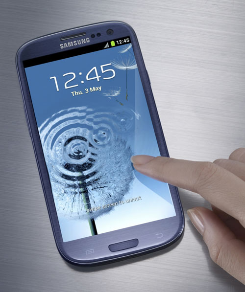 Samsung GALAXY S III 不僅以更強大的可用性體現產品功能,更運用人性與自然的原創概念,打造符合人體工學與舒適使用的外型設計。