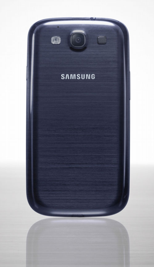 Samsung GALAXY S III 設計靈感來自大自然的風、水及光等元素,以極簡的有機設計為最重要的本質,在機身流暢與非線型曲度的設計中,表現出自然的流線造型與姿態。