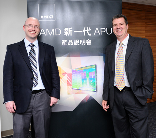 AMD 總部高階主管來台說明 AMD 新一代 A 系列 APU 的嶄新功能 (左起:AMD 全球終端產品部門筆記型電腦產品總監 Kevin Lensing、AMD 全球溝通部門公關經理Gary Silcott)